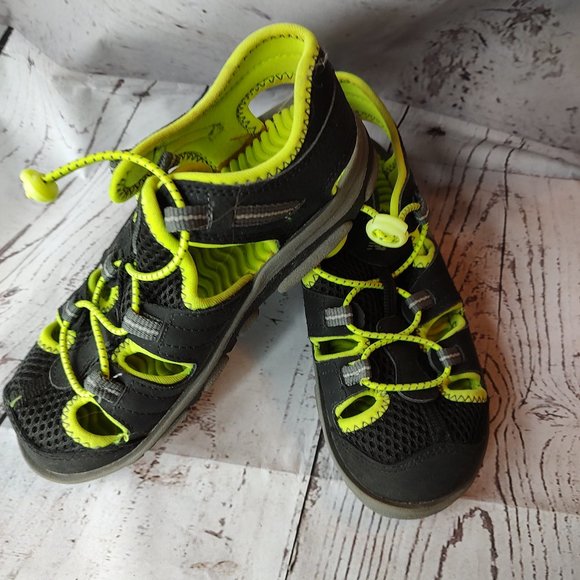 New Balance Other - New Balance Kids Black/Lime Adirondack Water Shoe Sandal P1W
